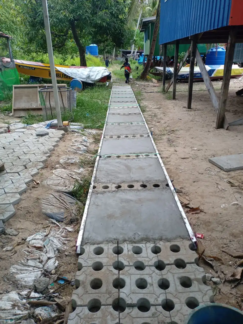 Des écobriques fabriquées à partir de déchets plastiques